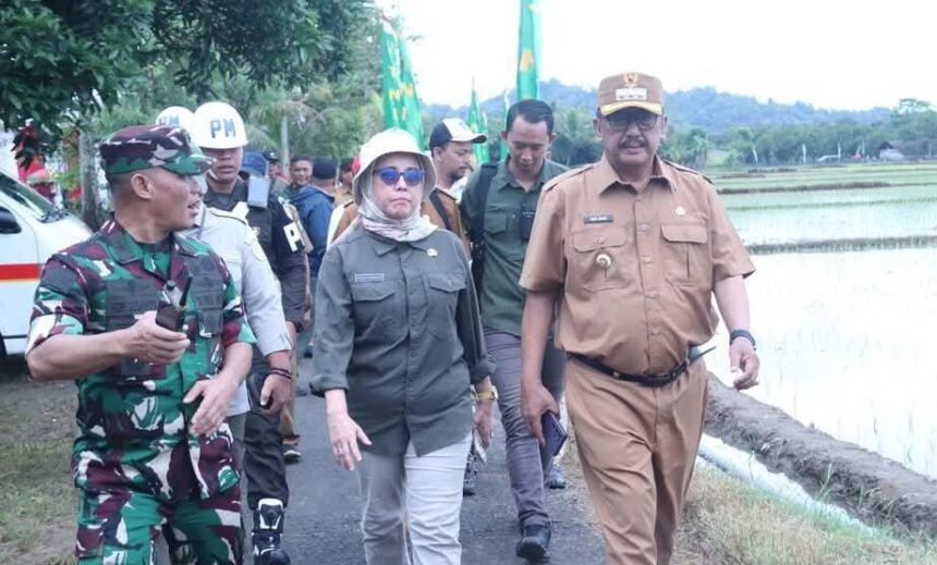 IMG 20250421 WA0009 Bupati Asep Japar Dampingi Kasad Maruli dan Wamentan Sudaryono Resmikan Pengairan di Tegal Caringin