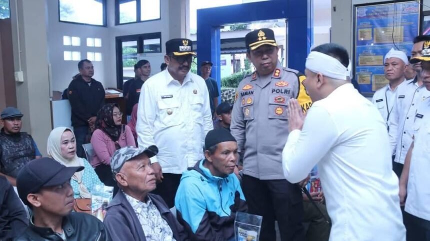 IMG 20250423 WA0002 Bersama Wabup Andreas Bupati Asep Japar Tinjau Program Pemutihan Pajak Kendaraan