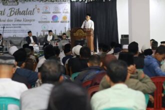 IMG 20250426 WA0000 Sekda Sukabumi Hadiri Halal Bihalal di Masjid Daarul Matiin Cibadak