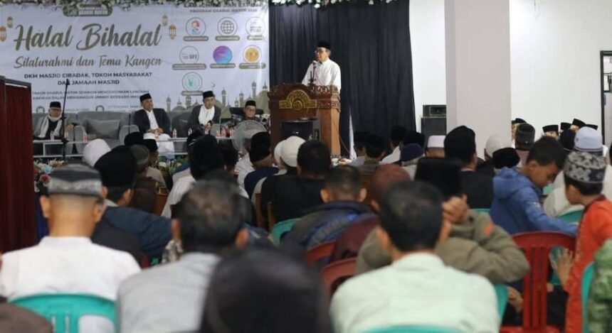 IMG 20250426 WA0000 Sekda Sukabumi Hadiri Halal Bihalal di Masjid Daarul Matiin Cibadak
