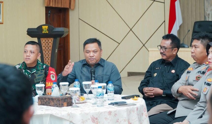 Silaturahmi Forkopimda dan Serikat Buruh Dorong Iklim Investasi di Kabupaten Sukabumi 1 IMG 20250429 WA0011 Silaturahmi Forkopimda dan Serikat Buruh Dorong Iklim Investasi di Kabupaten Sukabumi