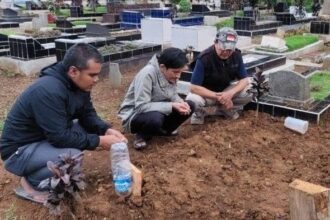 Kuburan sopir taksi online yang tewas di ciawi Kematian Sopir Taksi Online Asal Sukabumi di Ciawi Mencurigakan, Keluarga Desak Polisi Ungkap Kasusnya