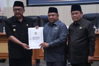lkpj bupati 2024 DPRD Sukabumi Serahkan Rekomendasi LKPJ 2024, Bupati Asep Japar Apresiasi Sinergi Legislatif-Eksekutif