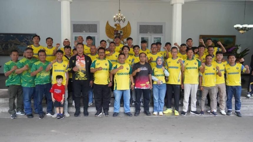 persikabumi Ketua DPRD Sukabumi Budi Azhar Mutawali Ikut Melepas Persikabumi Bertanding ke Jatim