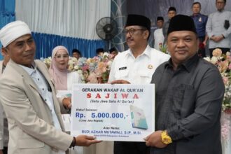 wakaf alquran Ketua DPRD Sukabumi Donasikan Rp 5 Juta untuk Wakaf Alquran di Khotam Akbar KTT 2025