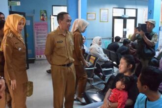 IMG 20250505 WA0009 Sekda Ade Suryaman Monitoring Pelayanan Kesehatan Gratis di Puskesmas Cicantayan