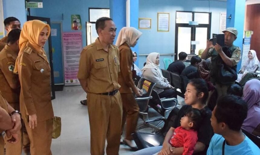 IMG 20250505 WA0009 Sekda Ade Suryaman Monitoring Pelayanan Kesehatan Gratis di Puskesmas Cicantayan