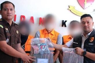 IMG 20250515 WA0002 Tersangka Kasus Korupsi Pengadaan Alat Produksi IKM Sutra Diserahkan ke Kejaksaan