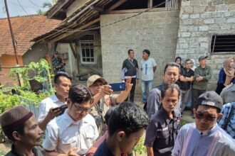 IMG 20250520 WA0056 PLN Bersama Warga Ukur Jarak Aman dan Medan Magnet Dibawah Sutet