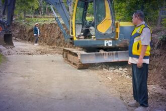 IMG 20250521 WA0007 Antisipasi Kerusakan Jalan Dinas PU Sukabumi Bangun Drainase di Cikakak