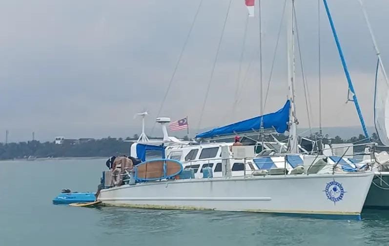 IMG 20250530 WA0185 Kapal Pesiar Malaysia Bikin Geger, Singgah di Ujunggenteng Bawa Wisatawan Asing