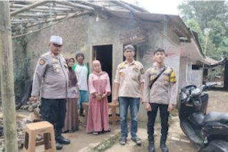 bantuan longsor Pemdes Girijaya Salurkan Bantuan Korban Longsor di Kampung Cidadap