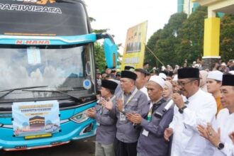 calon haji sukabumi Bupati Sukabumi Lepas 442 Calon Haji Kloter 6 di Pusbangdai Cikembang