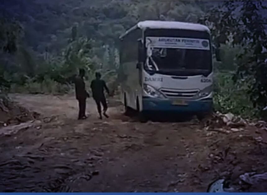 jalan darurat Jalan Darurat Ciguyang - Jampangkulon Masih Rawan, Damri Terjebak Tak Mampu Menanjak