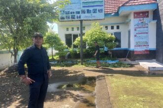 kades kutakarya Warga Kutakarya Giatkan Kerja Bakti Bersihkan Kantor Desa dan Jalan Utama 