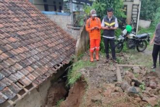 longsor di sukabumi Hujan Deras Picu Banjir dan Longsor di Cicurug Sukabumi, Sejumlah Rumah dan Sekolah Rusak