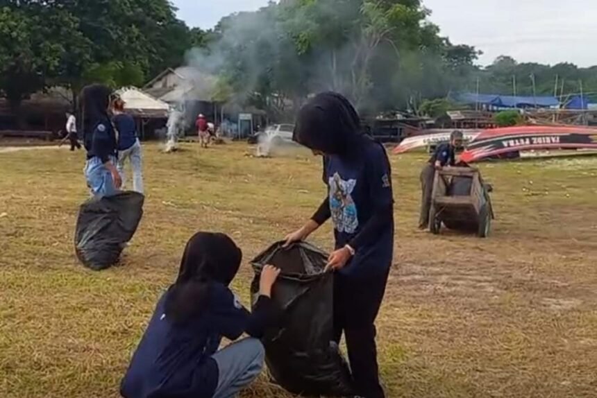 IMG 20250601 WA0066 Jelang Hari Nelayan ke 59 Warga Ujunggenteng Gelar Aksi Bersih Pantai