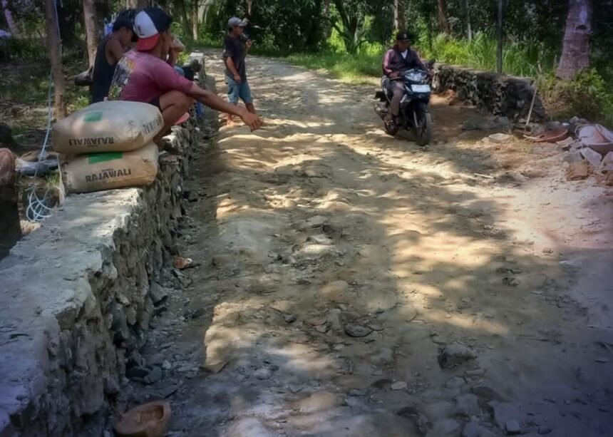 IMG 20250612 WA0004 Target Rampung 60 Hari, Rp 186 Juta Untuk Rekonstruksi Jalan Baleberka-Nyalindung Sukabumi