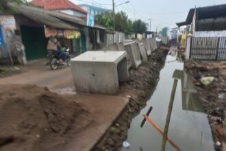 IMG 20250629 WA0003 Atasi Permasalahan Genangan, Pemkab Bangun Drainase di Rengasdengklok Utara