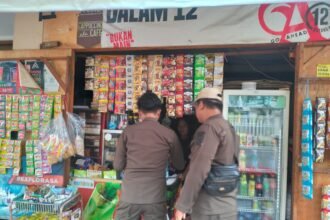 Logopit 1750245145062 Ultimatum Satpol PP Karawang: PKL Stadion Singaperbangsa Diberi Deadline Bongkar Lapak!