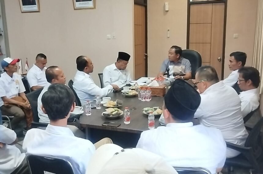 Logopit 1750427457912 Terima Kunjungan Kadin Pimpinan Kang Emay, Ketua DPRD Karawang Dorong Rekonsiliasi