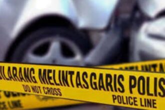 Logopit 1750643284610 Elf Surade - Sukabumi Tabrak Pohon di Lengkong, Penumpang Perempuan Terjepit