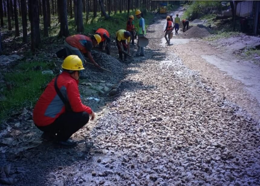 c0abf731 3fd9 47a9 b0d2 d4921bd4f066 Ruas Jalan Pasirsuren–Cikidang Mulai Diperbaiki, Warga Diminta Waspada Drainase
