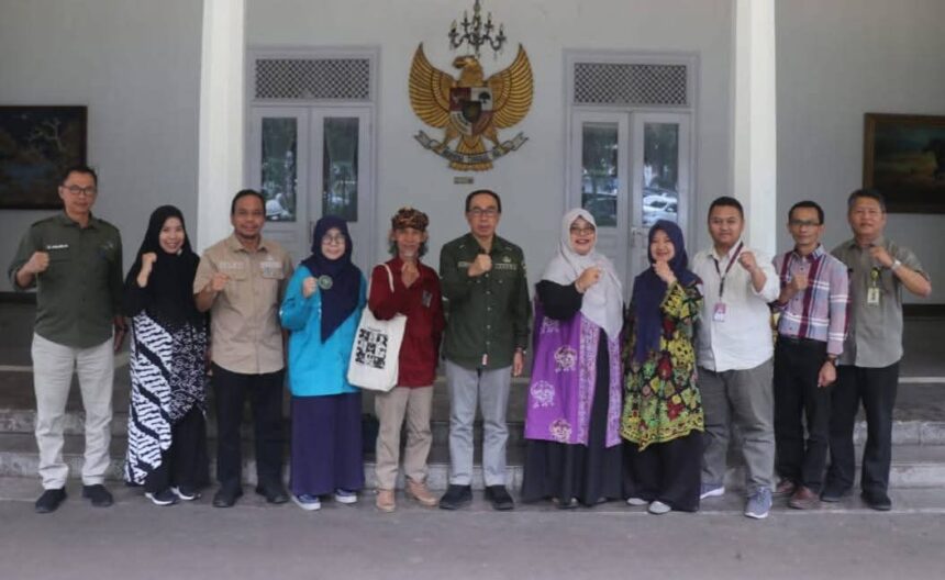 Gandeng Wayang, Yayasan Suku Raga Kolaborasi Literasi Bareng Pemkab Sukabumi 1 f441dc72 a66f 4d65 9fa5 c1f7facfdbcf Gandeng Wayang, Yayasan Suku Raga Kolaborasi Literasi Bareng Pemkab Sukabumi