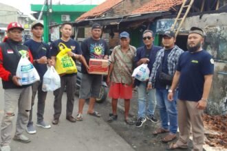 sdsds Tunjukkan Aksi Nyata, Karang Taruna Karawang Kulon Bantu Korban Kebakaran Anjun Kaler