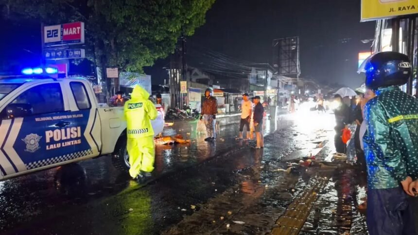 tabrakan sby Motor Tabrak Pedagang Cilok di Jalan Cisaat Sukabumi