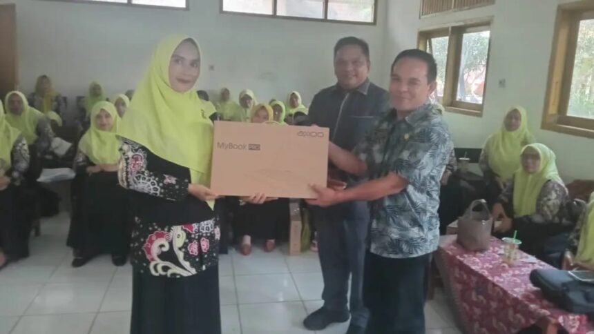 IMG 20250705 WA0058 Budi Azhar Mutawali Tinjau Penyaluran Bantuan Laptop untuk PAUD di Sagaranten