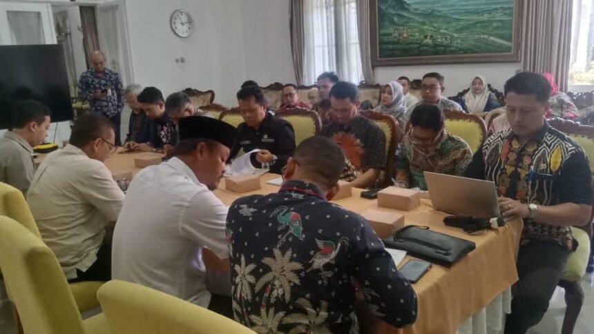 IMG 20250710 WA0072 DPRD Sukabumi Bersama Pansus RPJMD Rapat Kerja Bahas Raperda Sukabumi