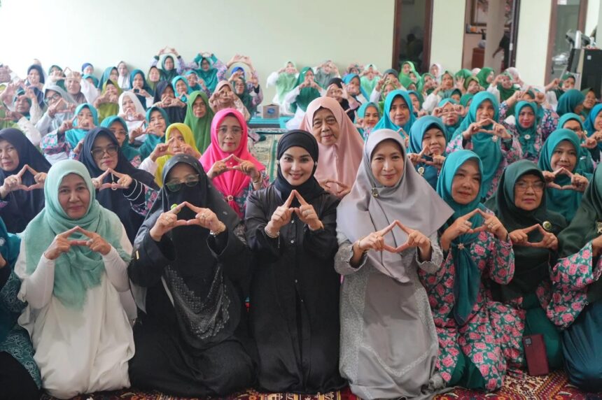 IMG 20250725 WA0025 Ketua Bidang I TP-PKK Kota Sukabumi Hadiri Khataman BKMM Cibeureum