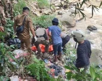 IMG 20250729 WA0009 Sesosok Mayat Pria Ditemukan di Bawah Jembatan Sekarwangi Cibadak Sukabumi