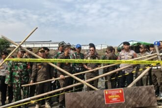 Logopit 1752635170299 Satpol PP Karawang Segel Galian Tanah Ilegal di Dua Kecamatan