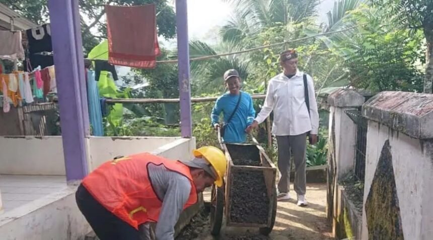 bbbb Serap Aspirasi Masyarakat, Dewan Uden Membangun Jalan Lingkungan di Kebonpedes Sukabumi