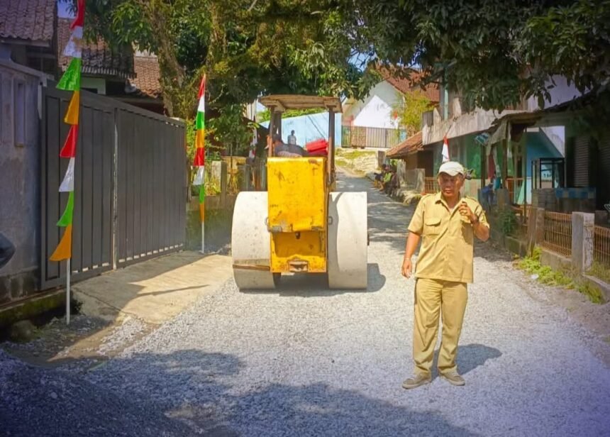 IMG 20250806 WA0000 Jalan Cinagen-Simpangdago Sukabumi Mulai Diaspal Hotmix Dengan Biaya Rp 728 Juta