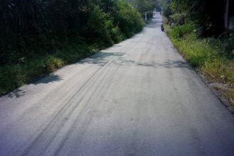 IMG 20250812 WA0002 Dinas PU Sukabumi Genjot Perbaikan Jalan Sundawenang–Bojonggenteng, 1,4 Km Aspal Hotmix Digarap