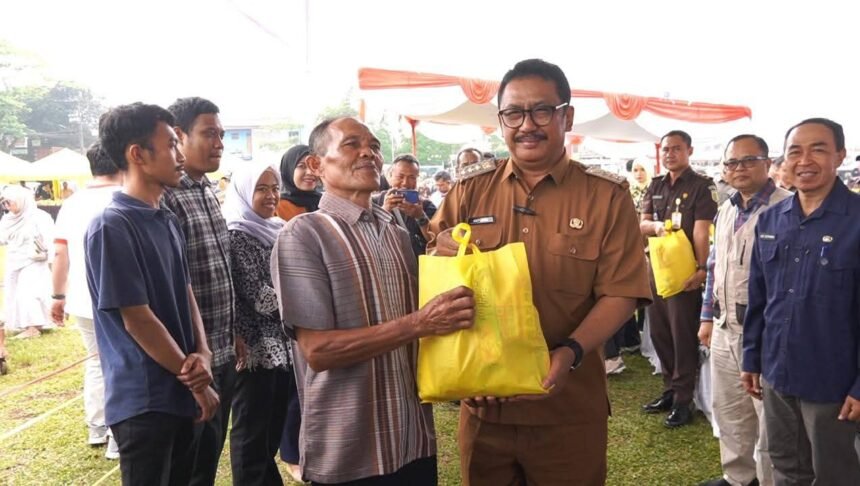 IMG 20250813 WA0002 HUT ke-80 Kejaksaan, Kejari Sukabumi Gelar Pasar Murah Serentak di Cibadak