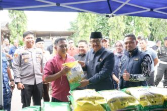 IMG 20250814 WA0017 Polres Sukabumi Gelar Gerakan Pangan Murah, Bupati: “Bantu Warga Dapatkan Beras Terjangkau”