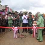 IMG 20250821 WA0009 Bupati Sukabumi Dampingi Danrem 061 Tinjau Hasil TMMD ke-125 di Lengkong