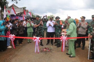 IMG 20250821 WA0009 Bupati Sukabumi Dampingi Danrem 061 Tinjau Hasil TMMD ke-125 di Lengkong