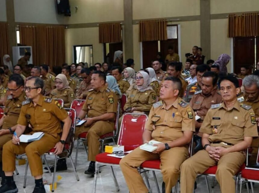 Rapat Dinas, Bupati Tegaskan Pentingnya Sinergitas Untuk Menjawab Tantangan Pembangunan 1 IMG 20250825 WA0011 Rapat Dinas, Bupati Tegaskan Pentingnya Sinergitas Untuk Menjawab Tantangan Pembangunan