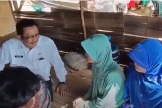 IMG 20250828 WA0005 Bupati Sukabumi datangi Gadis yang Tinggal di Kandang Domba: Janji akan Dapat Rumah Layak