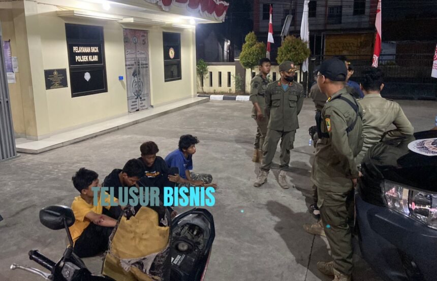 Logopit 1754808541467 Timsus Ton Badak Satpol PP Karawang Gagalkan Tawuran di Klari, Empat Pemuda Diamankan