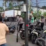 Logopit 1756471620037 Demo di Mapolres Karawang Ricuh, Pagar Jebol, Polisi Tembakkan Gas Air Mata