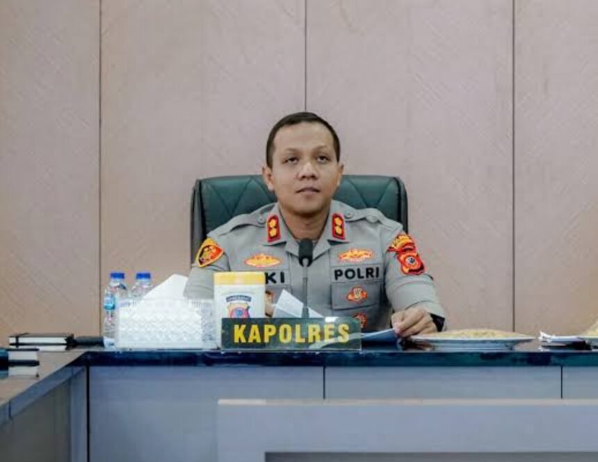 Logopit 1756629806886 Polres Karawang Siagakan 300 Personil, Kawal Demo Senin di Gedung DPRD