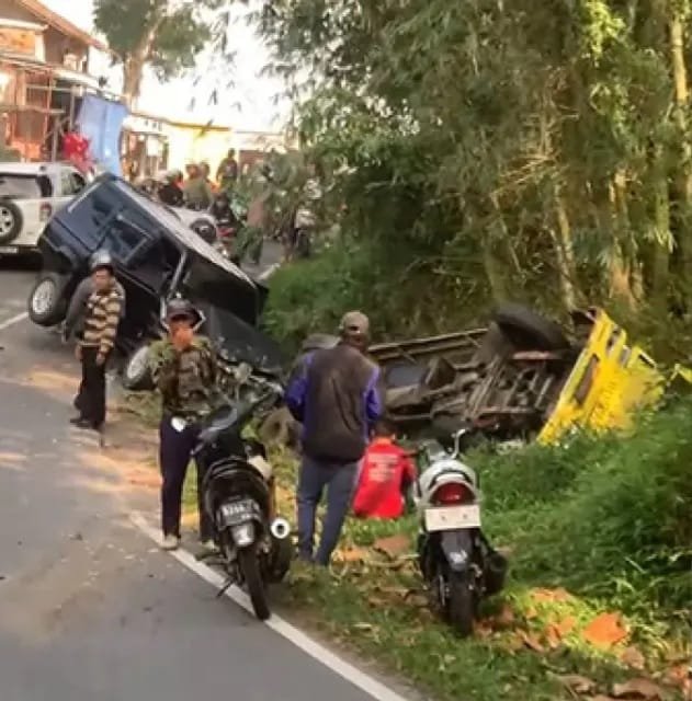 IMG 20250905 WA0013 Truk Mundur Tak Kuat Menanjak, Empat Kendaraan Tabrakan Beruntun di Nyalindung