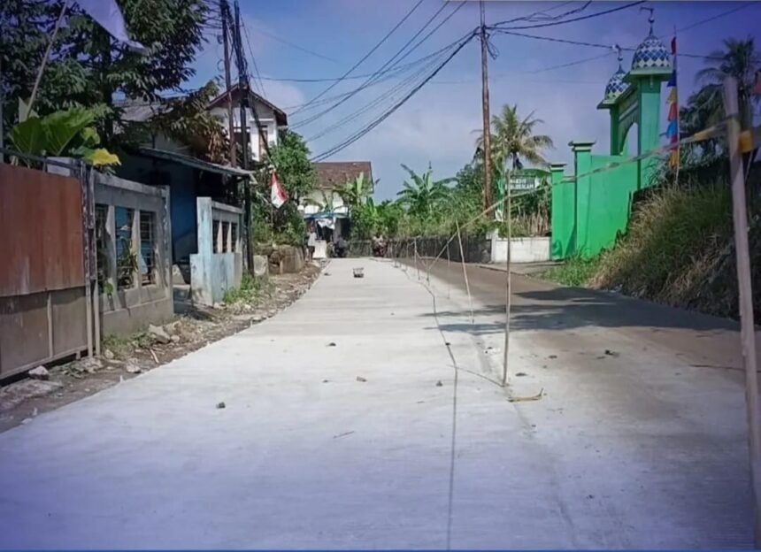 IMG 20250912 WA0006 Jalan Benda–Duren Gede di Cicurug Dibeton, Warga Lebih Nyaman Beraktivitas