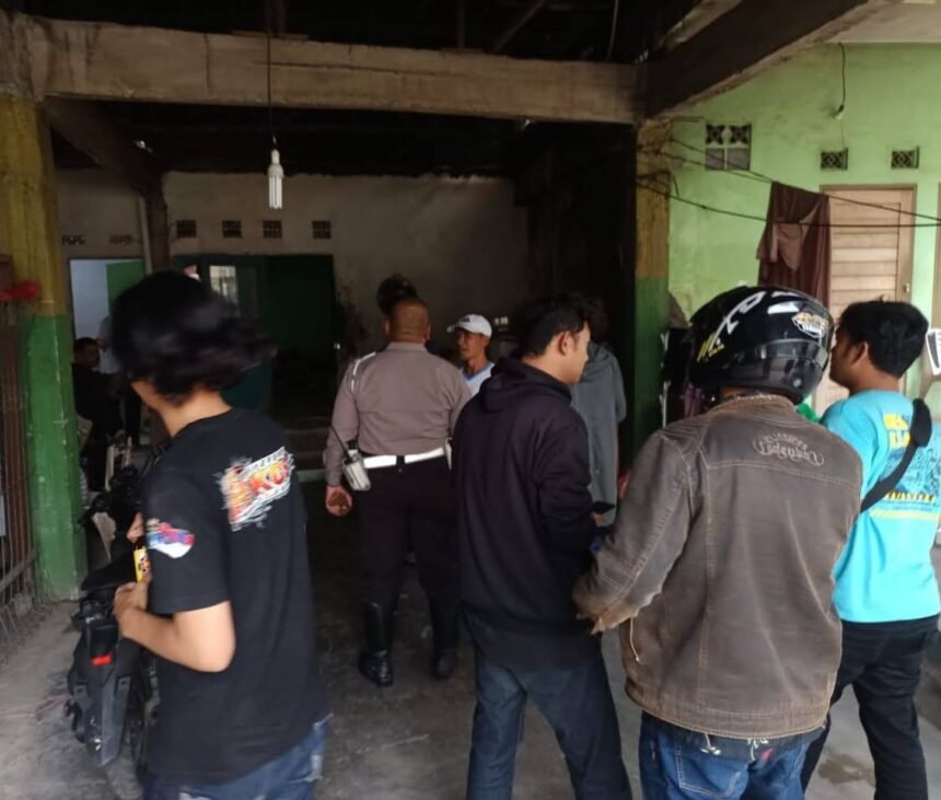 IMG 20250926 WA0002 Geger di Sukaraja, Pria Ditemukan Tewas Gantung Diri di Kamar Mandi